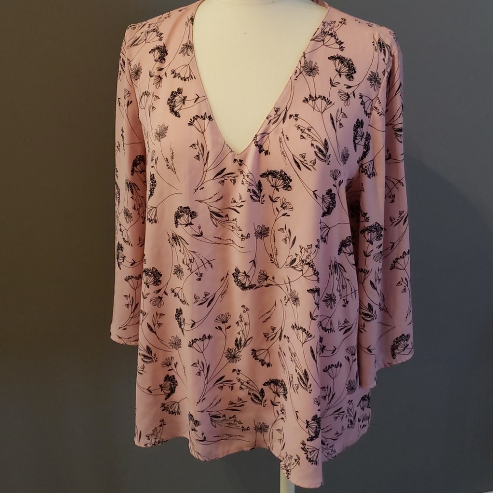 Pink floral flowy blouse. Bell sleeves